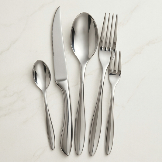 Silbernes Besteckset Edelstahl 18/10 – Messer, Gabel, Löffel und Teelöffel im Hochglanz Design für 6 Personen