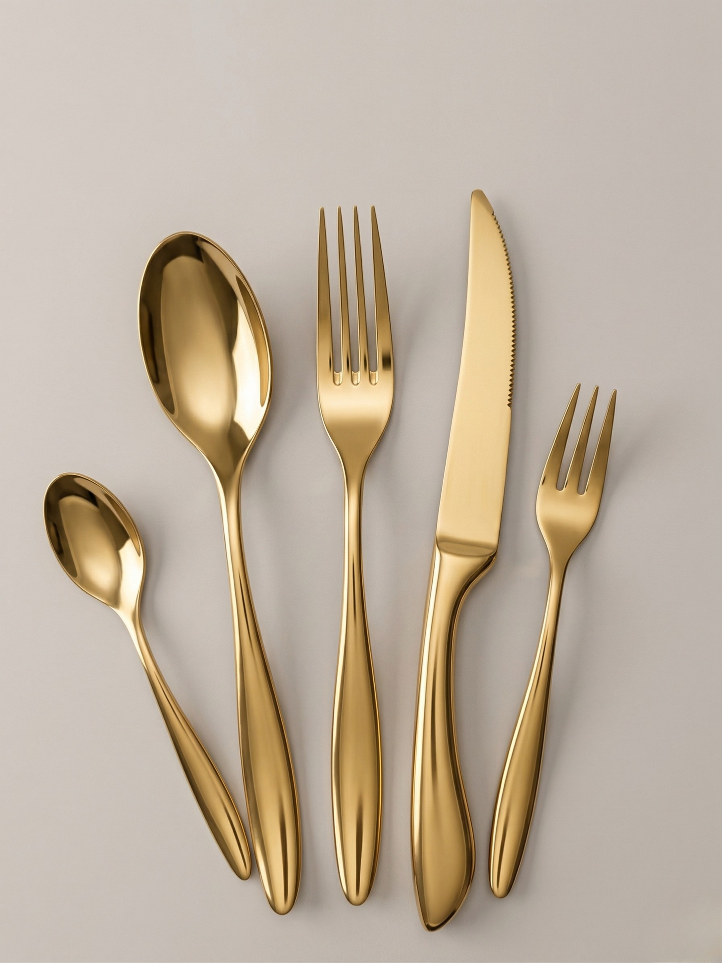 Goldenes Besteckset Edelstahl 18/10 – Messer, Gabel, Löffel und Teelöffel im Hochglanz Luxus Design für 6 Personen