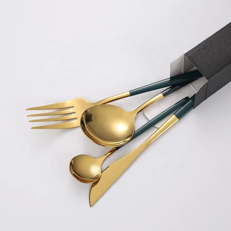 Luxus Besteckset in Gold und Schwarz aus Edelstahl Detailaufnahme hochwertiges Design